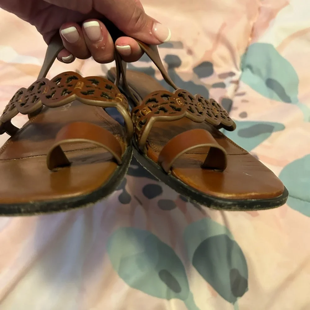 TORY BURCH logo leather sandals. - Picture 4 of 15